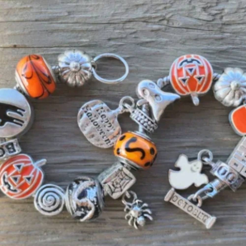 Willabee & Ward Toggle Charm Bracelet October Pumpkin Bat Boo Ghost Halloween - Picture 4 of 8